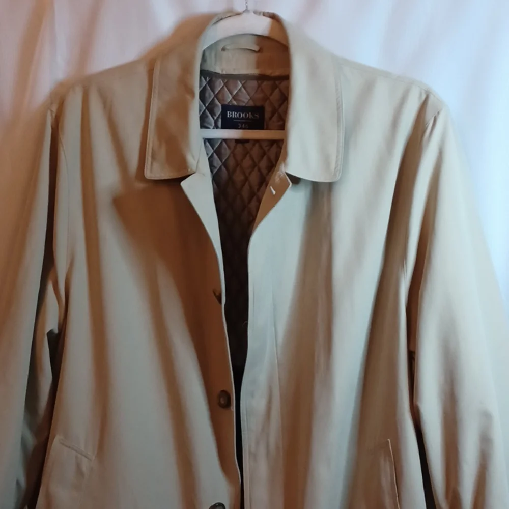 BROOKS 346 Tan Color Men's Trench Coat. Size 44R - Picture 4 of 16